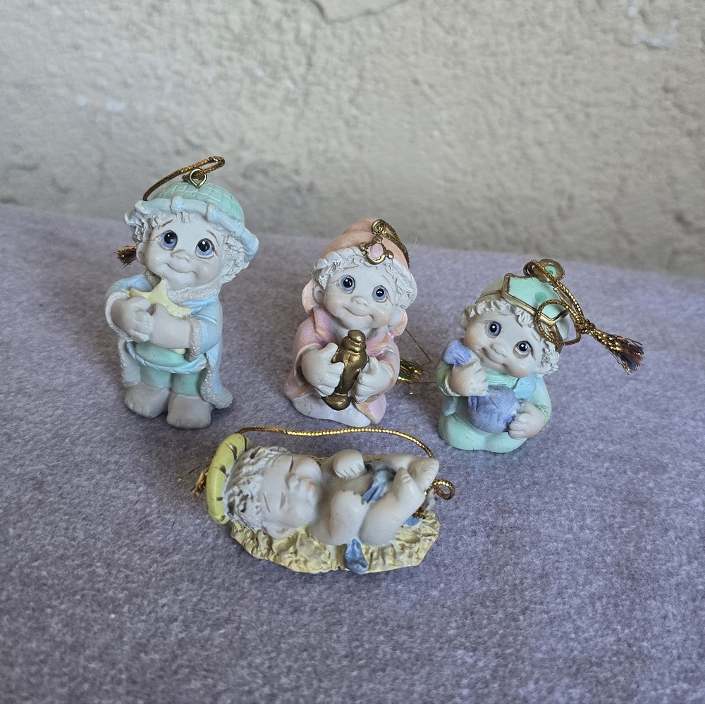 2001 Dreamsicles Polystone Mini Nativity Ornaments Collectible